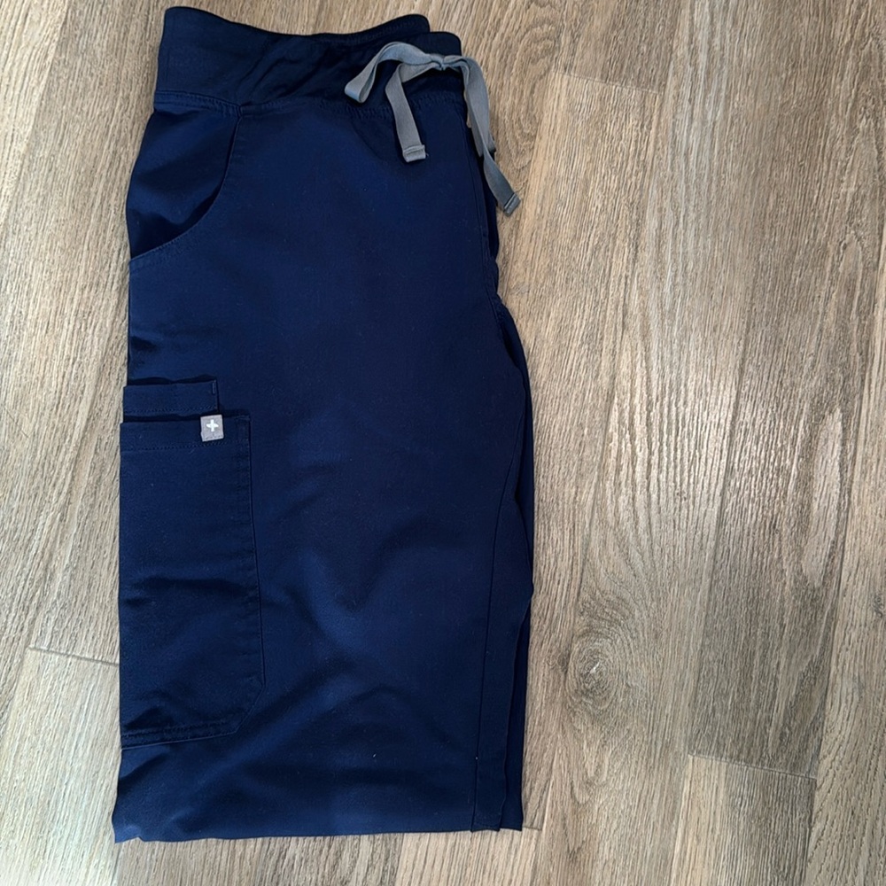 Figs Kade Cargo scrub pants